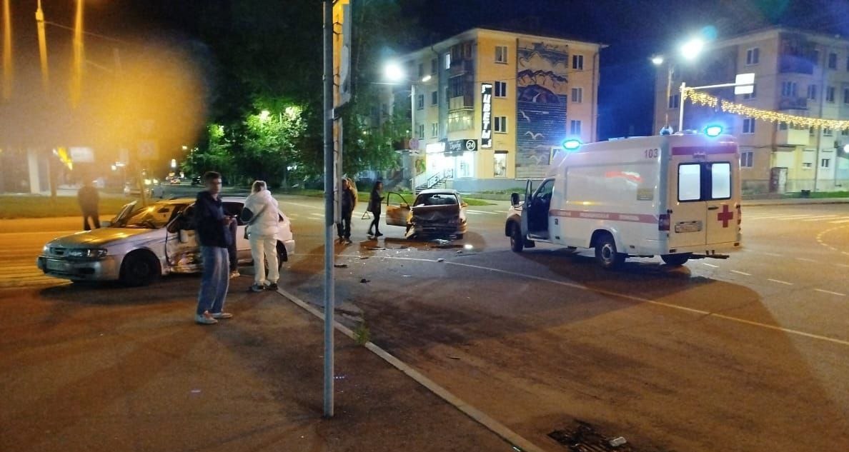 ДТП на перекрестке возле "Баргузина"