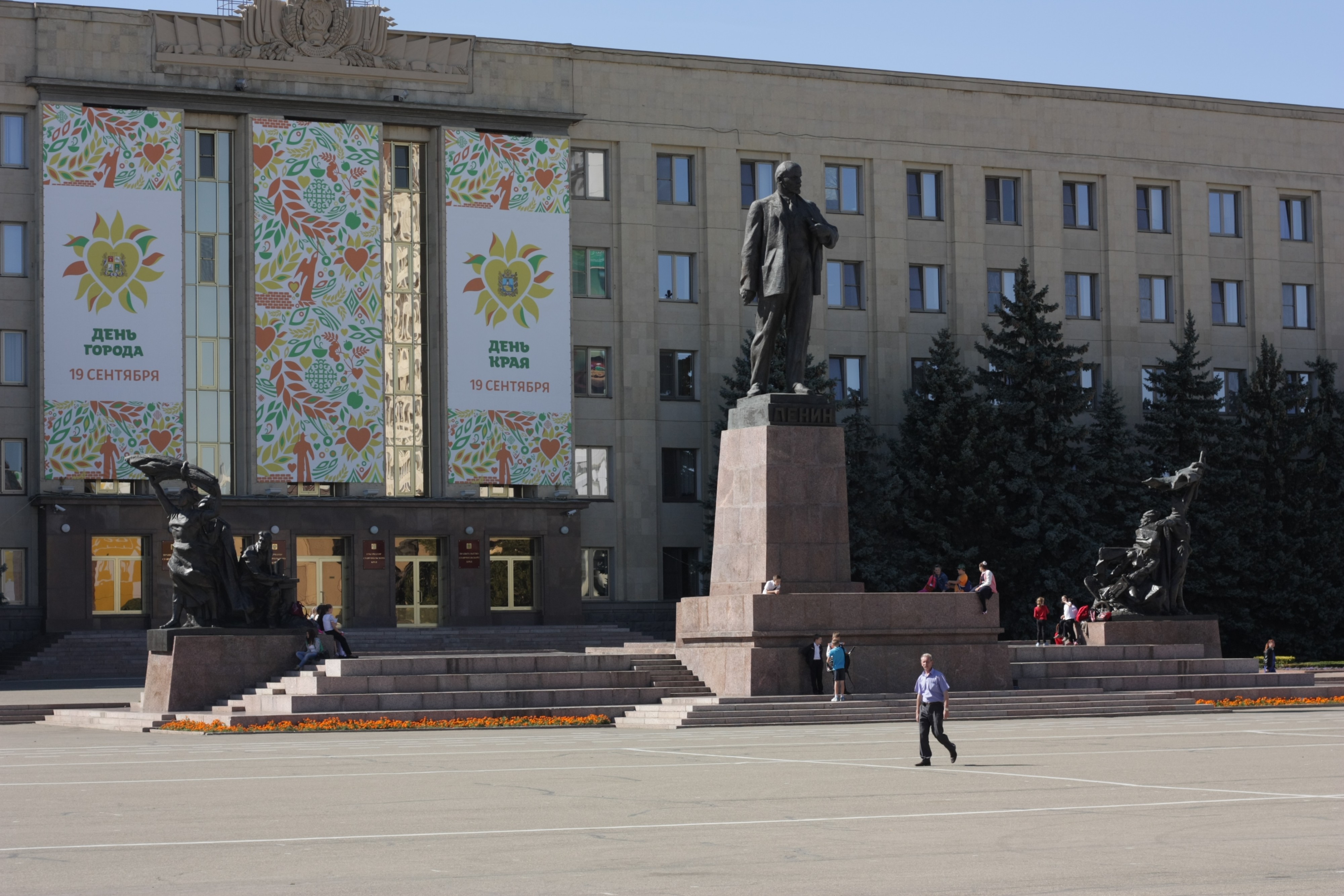 дедушка Ленин