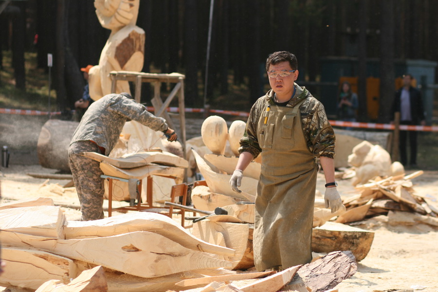 На "Лукоморье" ювелиры становятся скульпторами. Фото Регины Ступурайте
