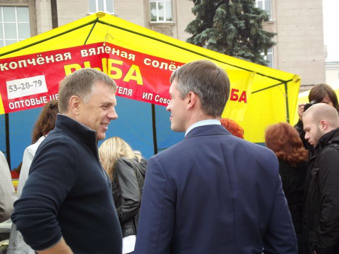 Чернышев сливается под Петрова, на фоне рыбы?