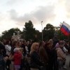 Севастопольцы с российскими флагами на концерте Газманова Севастопольцы с российскими флагами на концерте Газманова