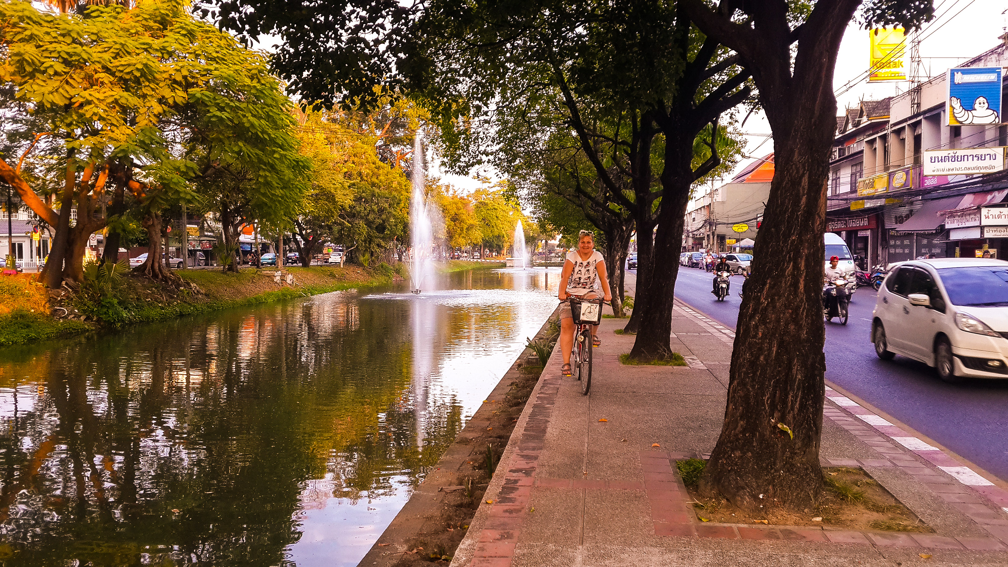 Чиангмай,  город  поболее Иркутска 