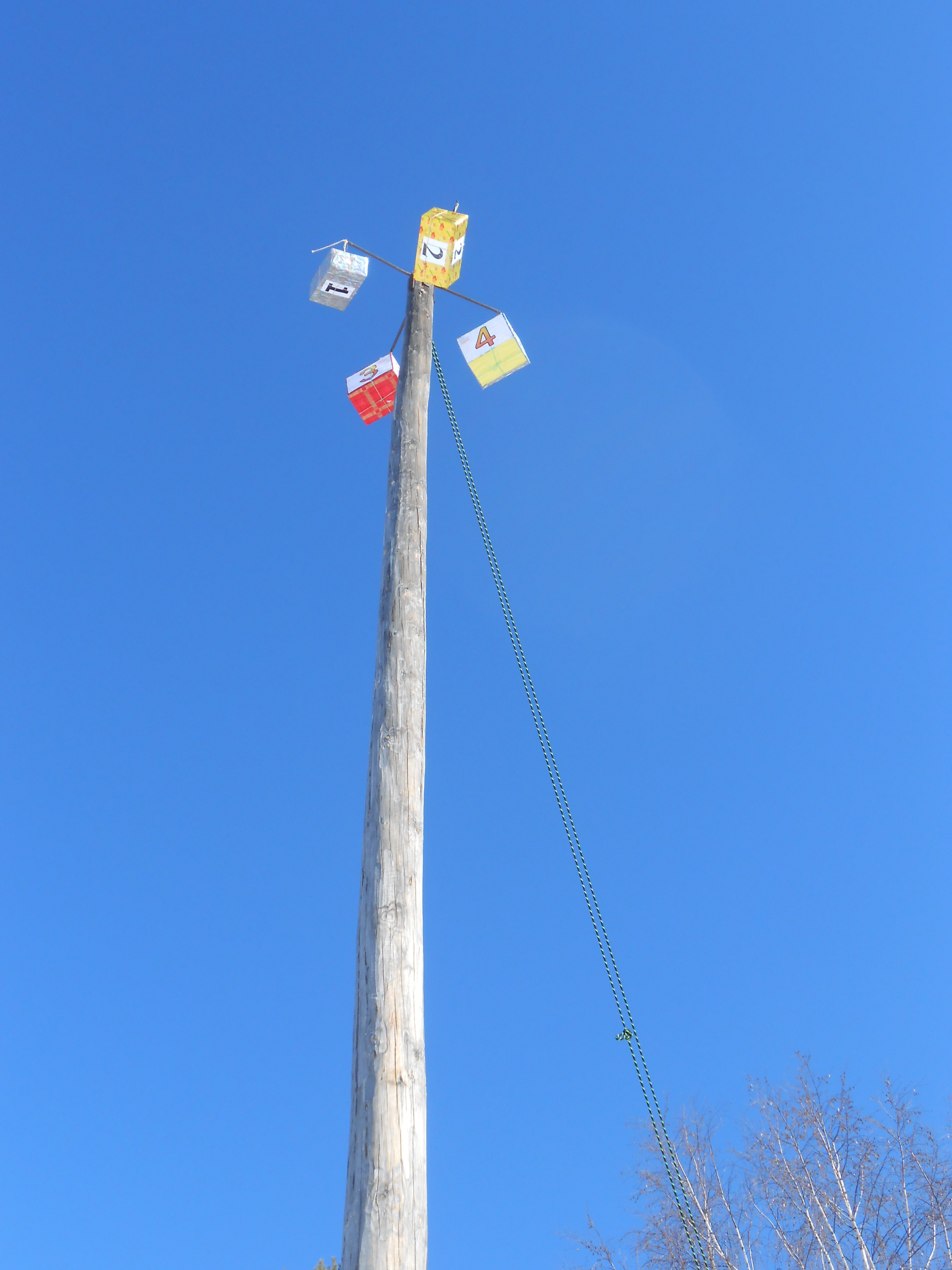 Столб, полированный пУзами целых поколений дядек)