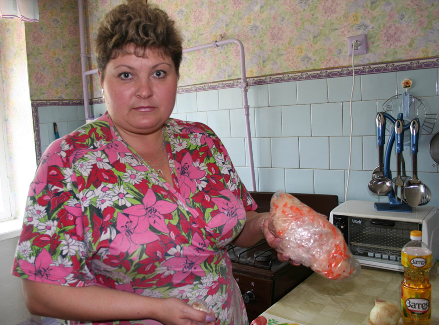 Третий день на столе у Веры ВОЛКОВОЙ основное блюдо – салат из квашеной капусты