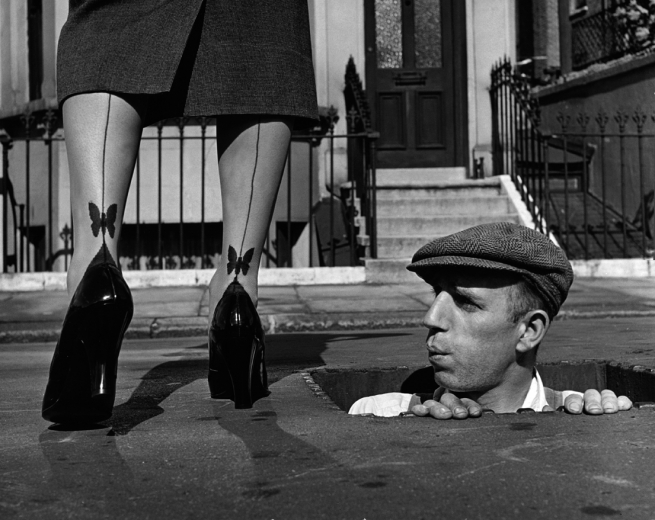 Говорю же! Мужчины всегда у дамских ног=))