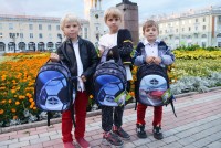 Детям нефтехимиков вручили портфели к 1 сентября Детям нефтехимиков вручили портфели к 1 сентября