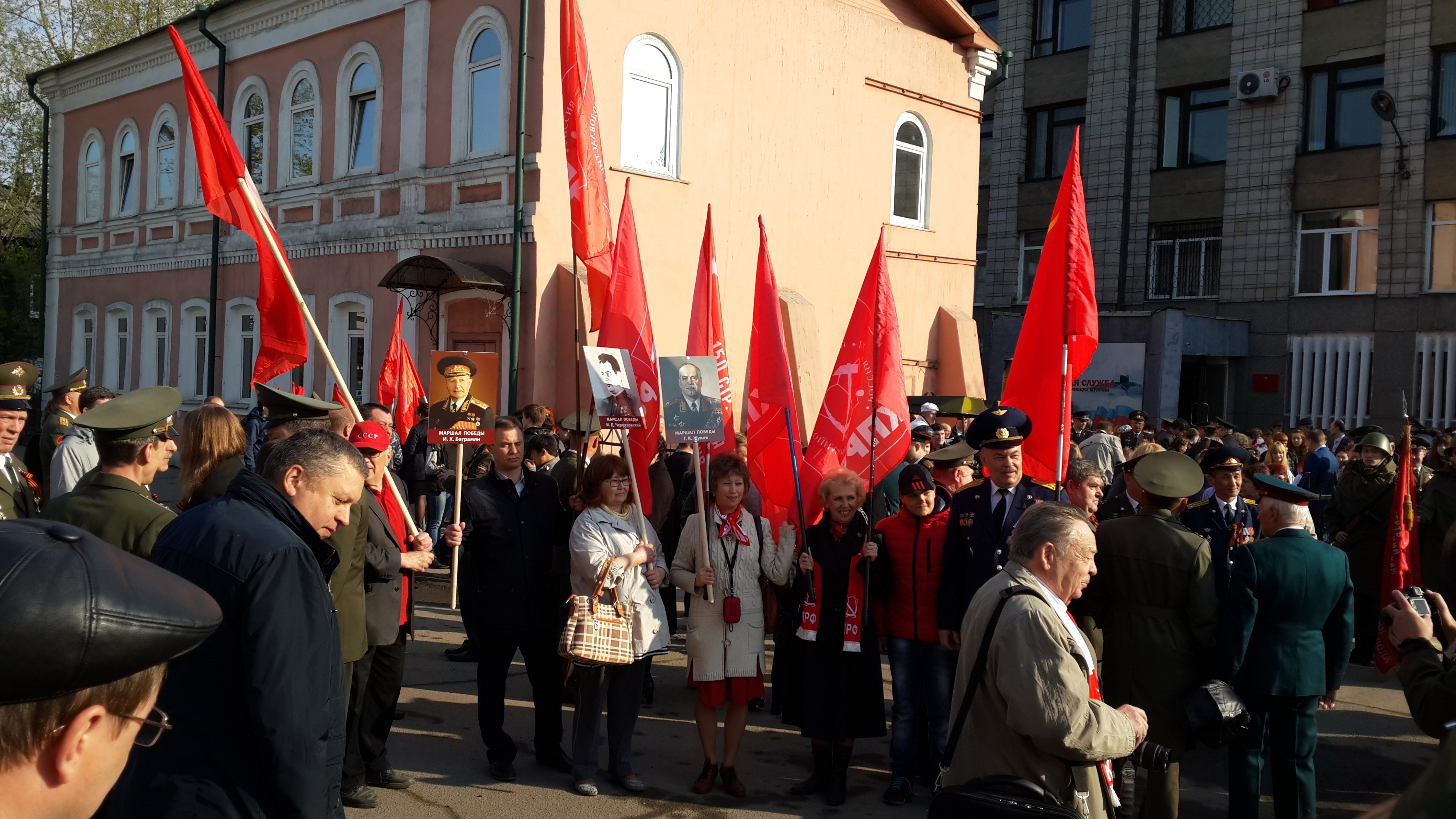 утро Победы в Иркутске 