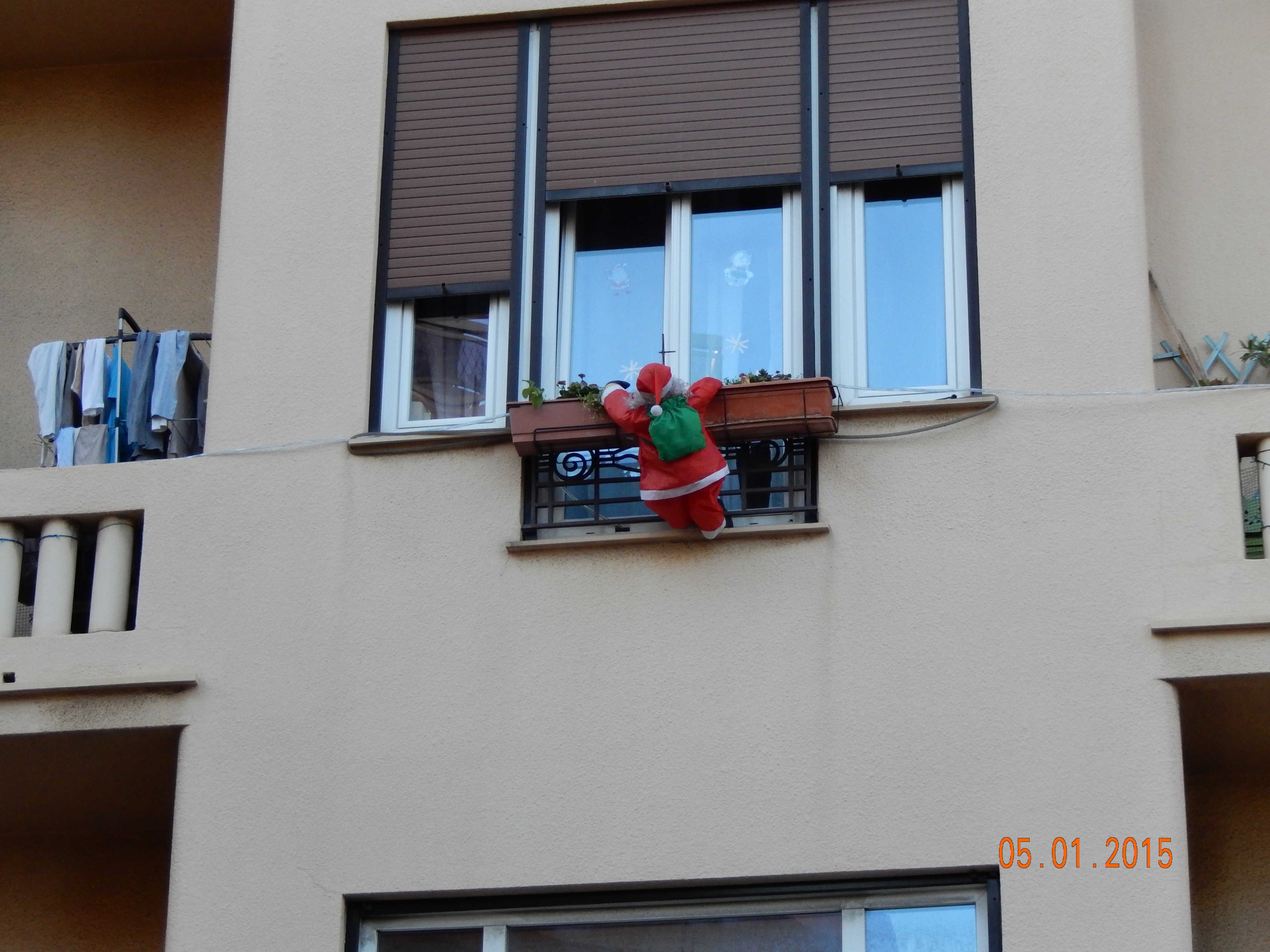 Дед Мороз спешит попарить подарки