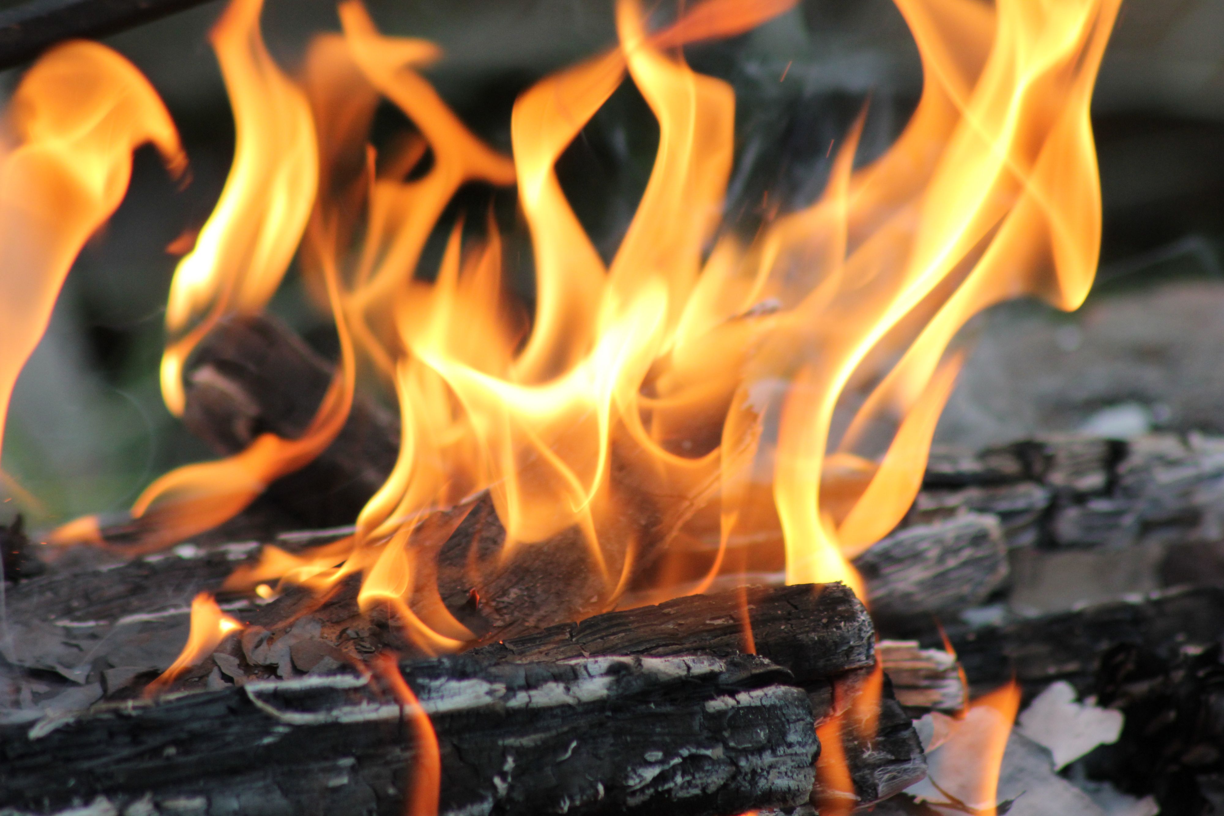 сколько не смотрю на огонь,завораживает.