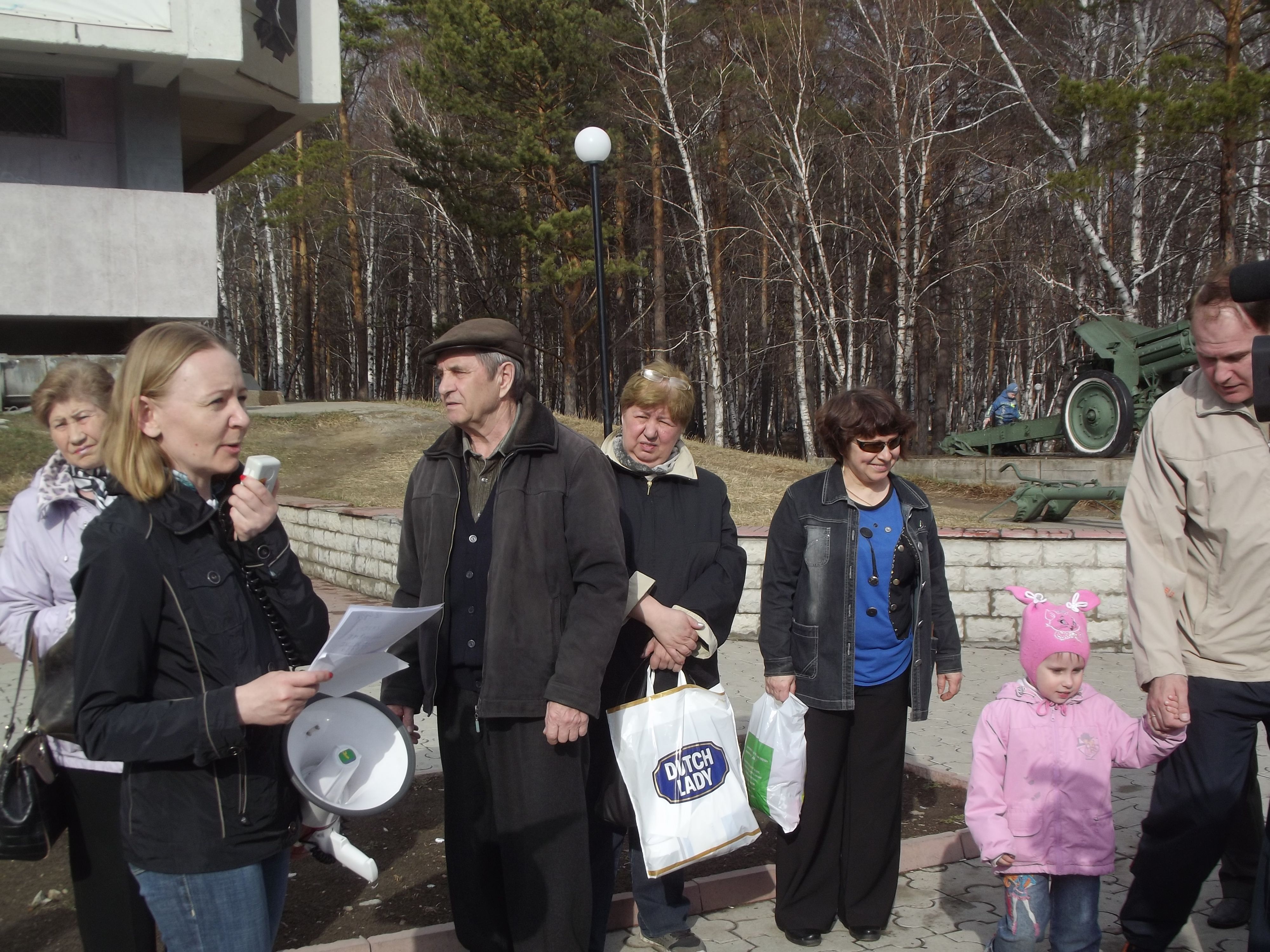 26 апреля. Митинг газеты "Время" 