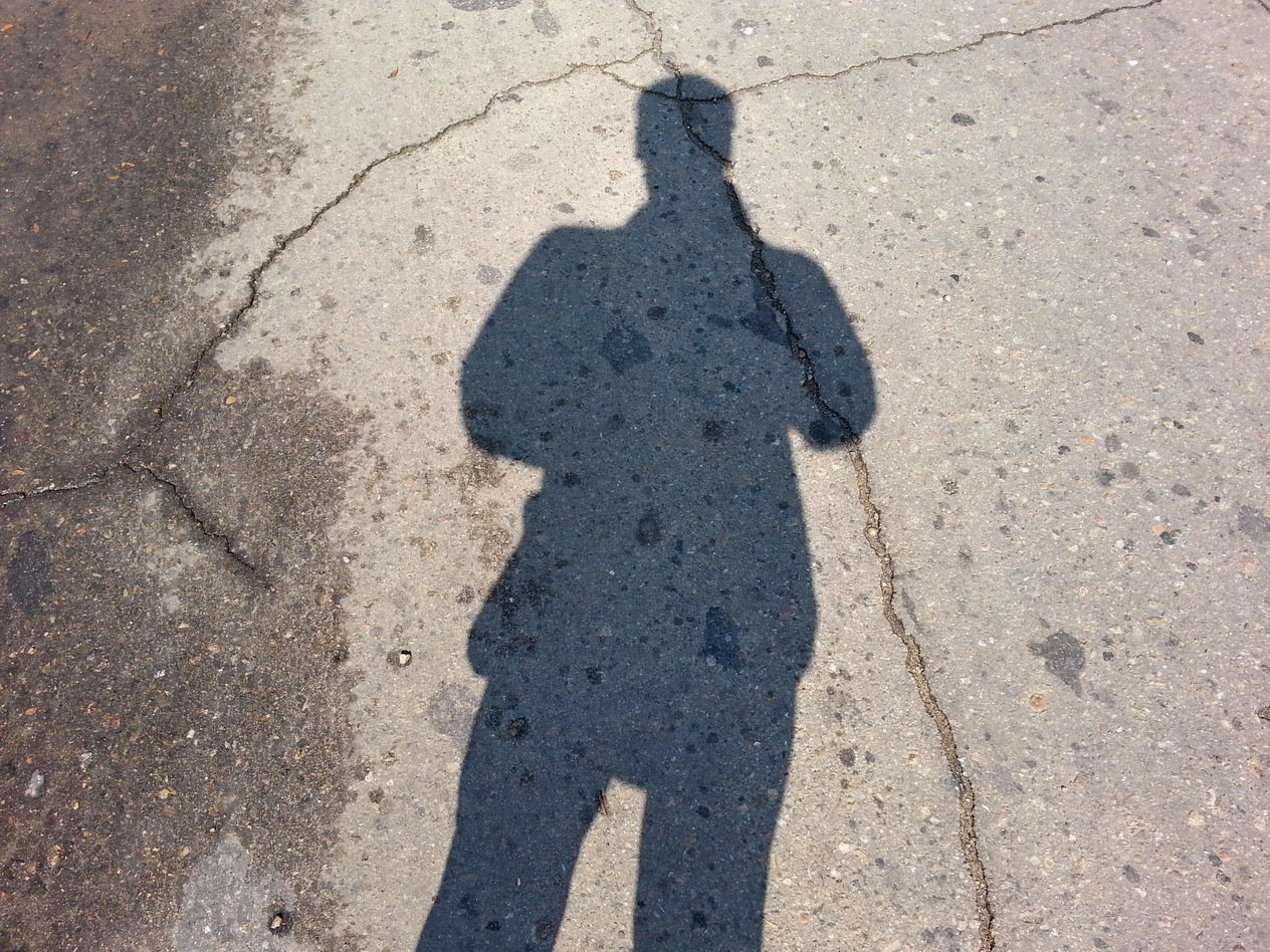 Сирёгина тень асфальтотреснутая)))))