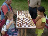 Стучали фигурами по 64 клеткам в этот день и стар и млад Стучали фигурами по 64 клеткам в этот день и стар и млад