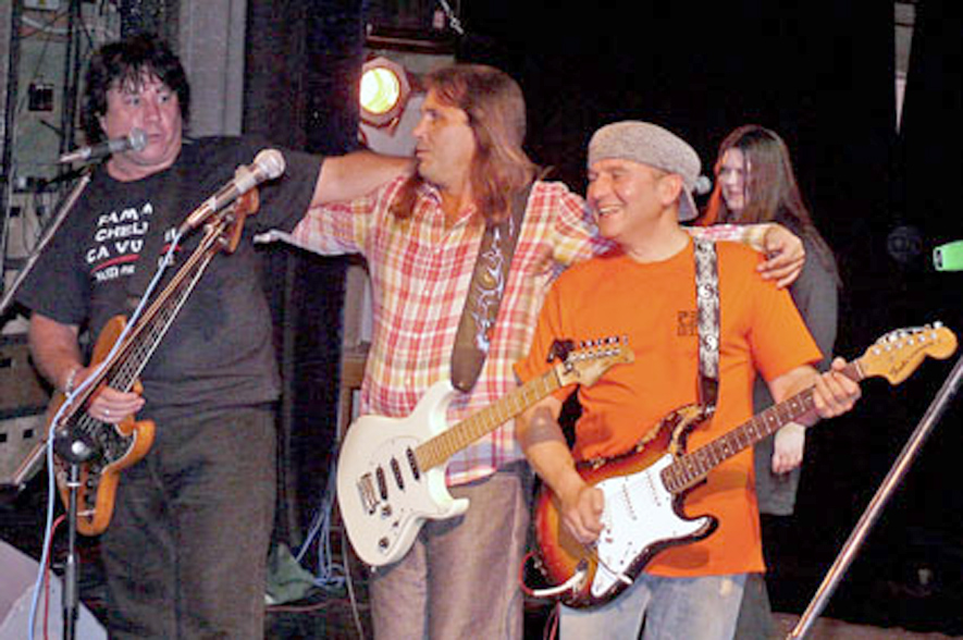 Песню про богатырей музыканты исполняли обнявшись