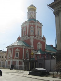 Храм около метро.