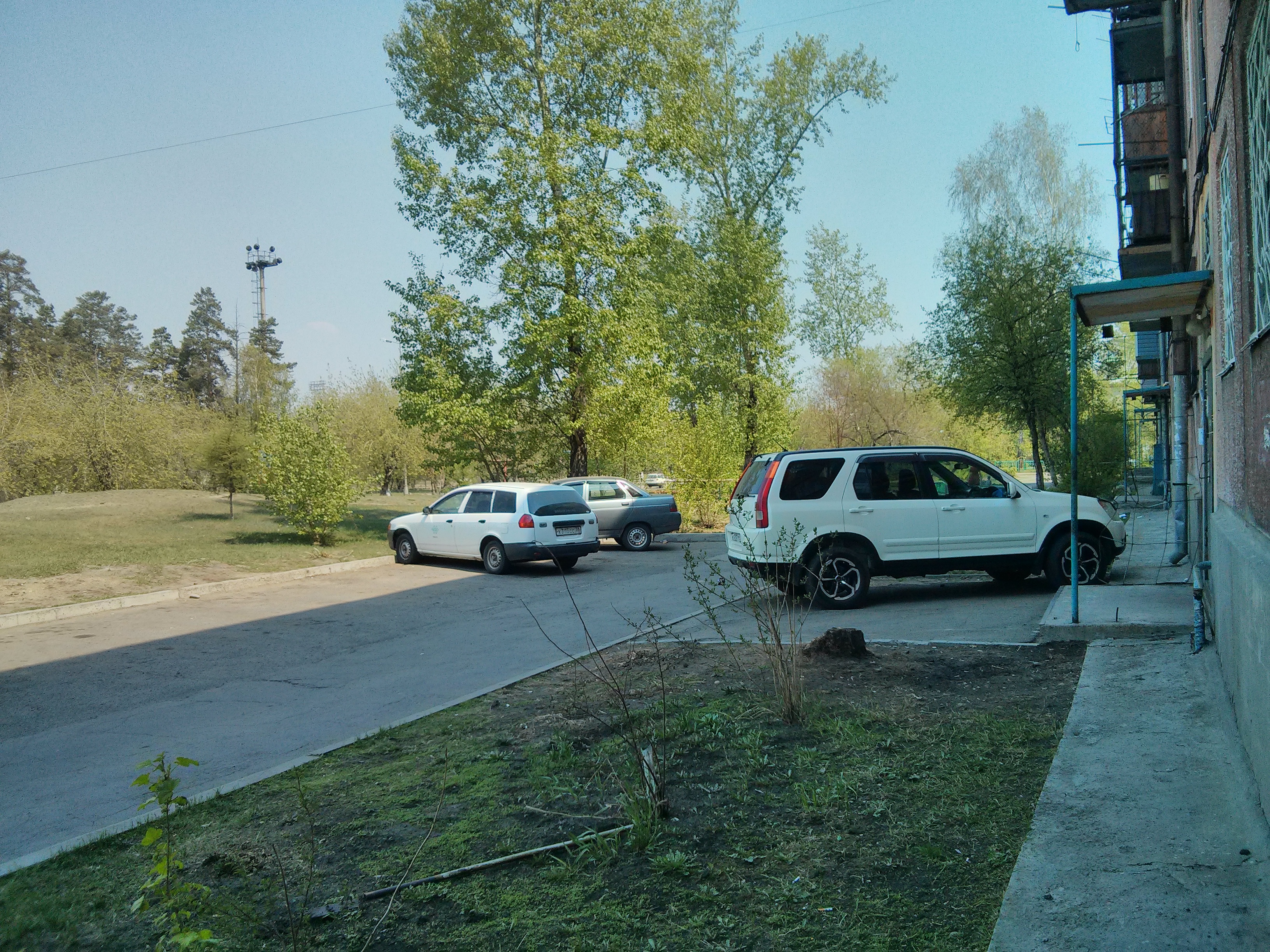 на том же месте, в тот же час