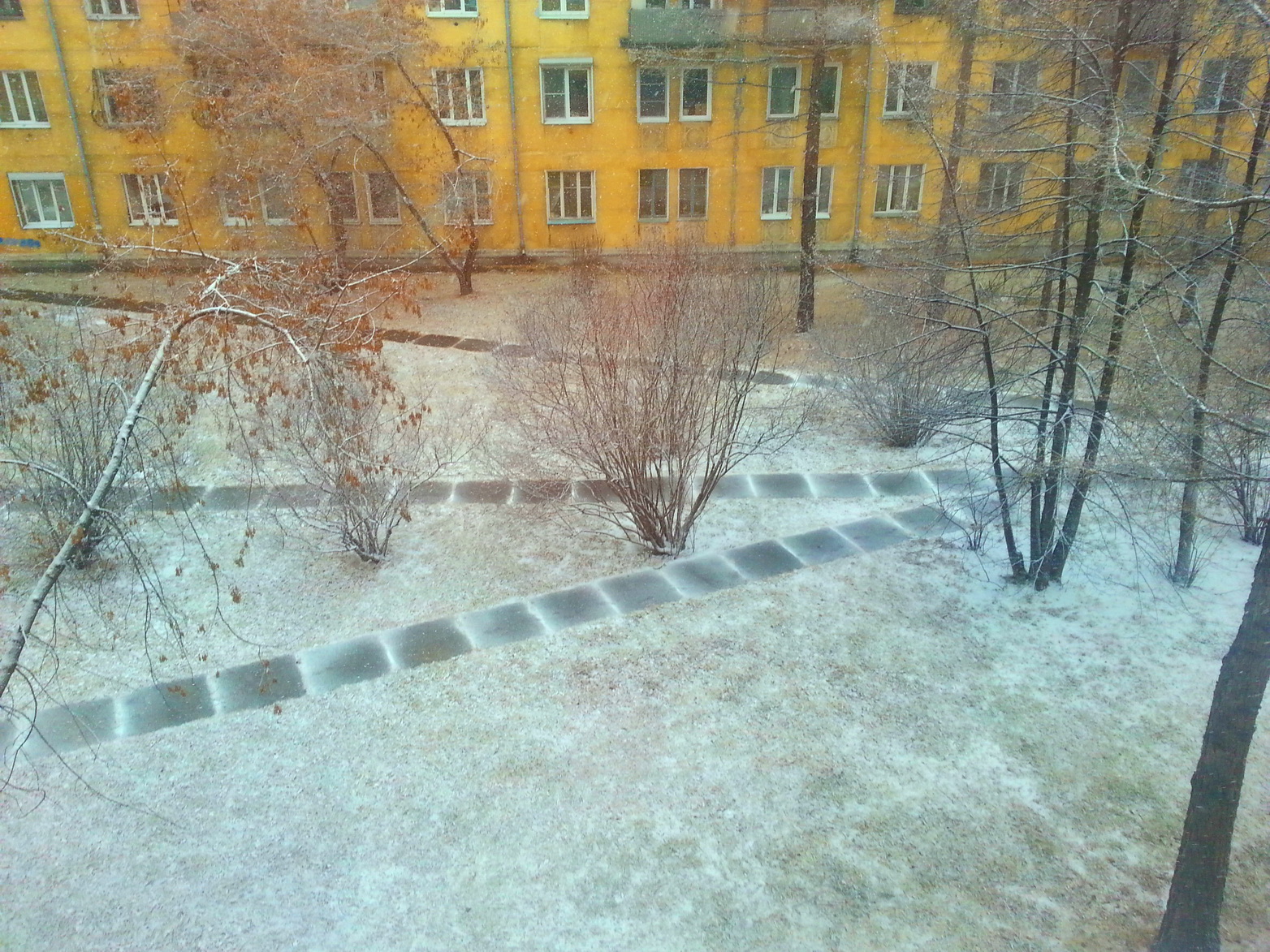 из окна вид....квартал Б)))))