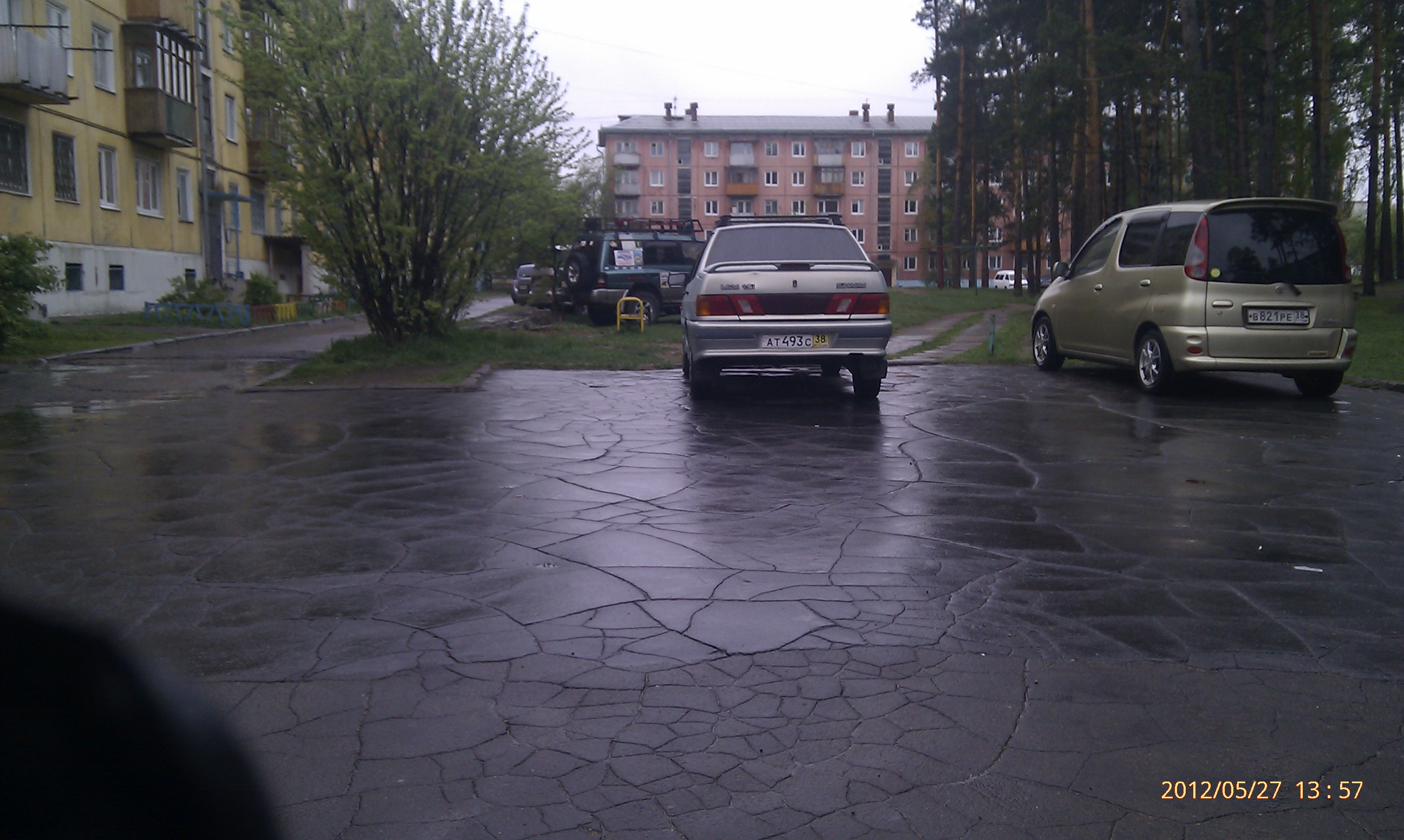 Авто на газонах)))))