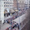 Москва. Очередь. Нет, не прощание с оппозиционером. В "МакДональдс". 1990 г. Москва. Очередь. Нет, не прощание с оппозиционером. В "МакДональдс". 1990 г.