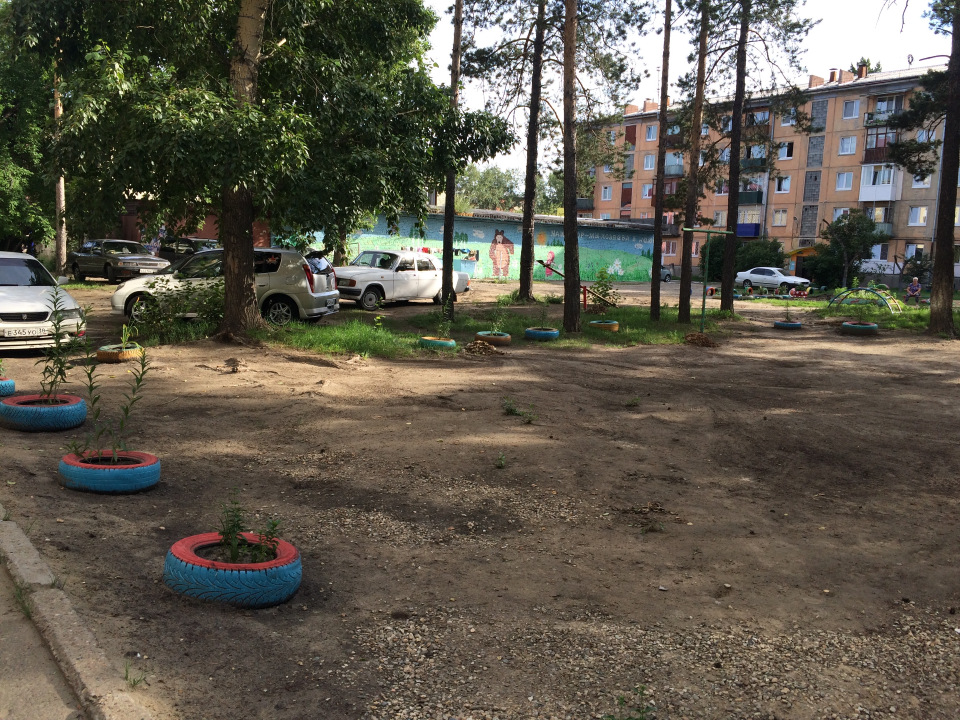 Там где вековая лежала пыль, след свой оставил автомобиль.