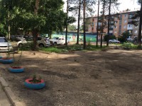 Там где вековая лежала пыль, след свой оставил автомобиль.: двор в котором приятно жЫть! Там где вековая лежала пыль, след свой оставил автомобиль.: двор в котором приятно жЫть!
