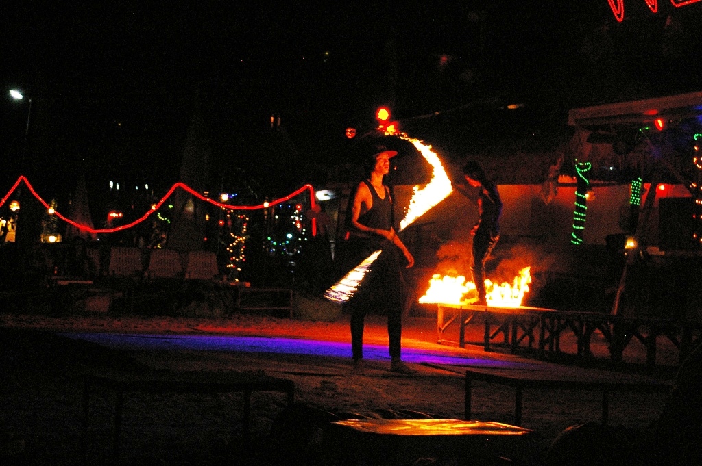 Файер-шоу в Вуди-баре