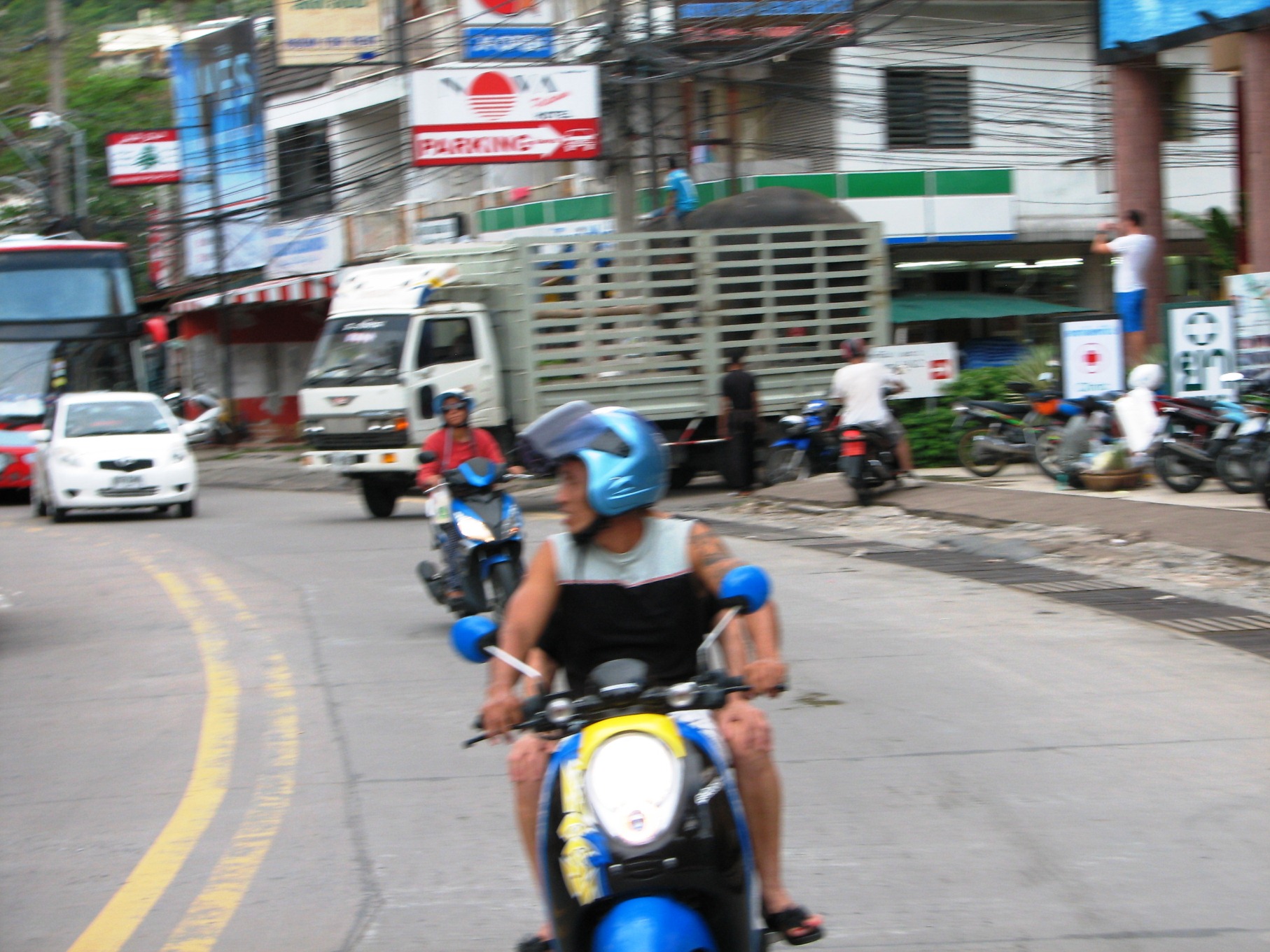 По улицам слона возили