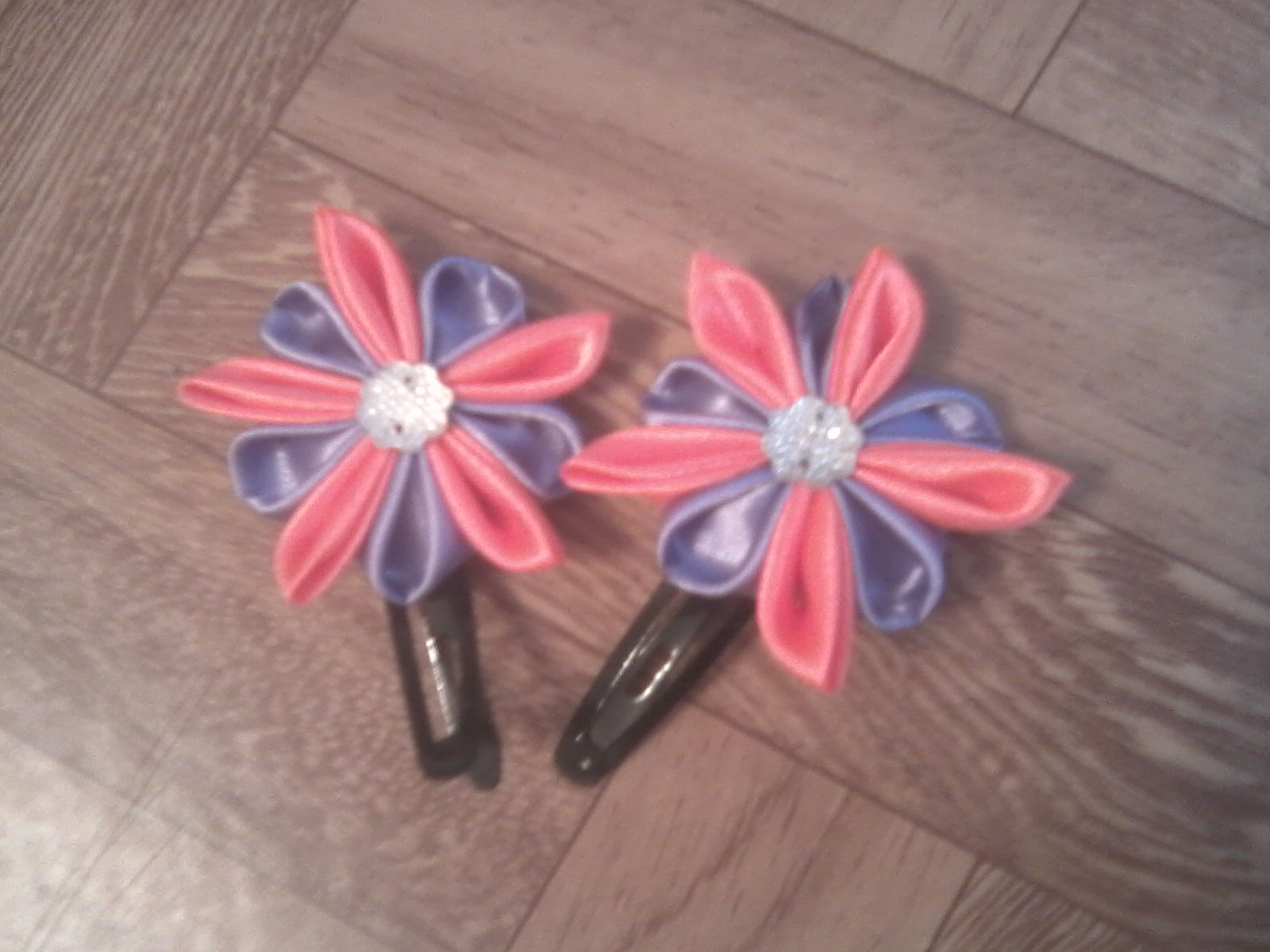 заколочки клик-клак, цвет оранжевый, сиреневый. цена 50 руб. за пару.в наличии 1 пара.