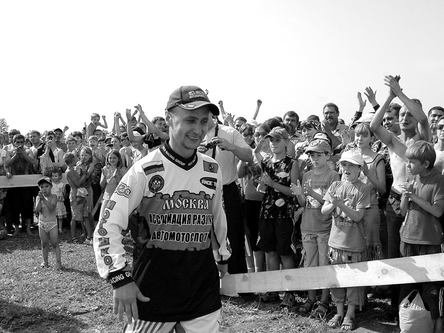 Мотогонщик Вячеслав Дементьев