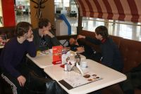 В аэропорту Екатеринбурга. Март 2011. Дружеская "подкормка" Тополя =) Швецов крайний слева