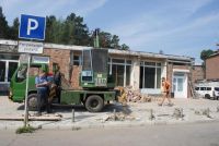 Разгром здания ритуальной службы был остановлен силами полиции Разгром здания ритуальной службы был остановлен силами полиции