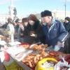 В праздничной продовольственной ярмарке приняли участие 16 местных сельхозпредприятий и переработчиков сельхозпродукции В праздничной продовольственной ярмарке приняли участие 16 местных сельхозпредприятий и переработчиков сельхозпродукции