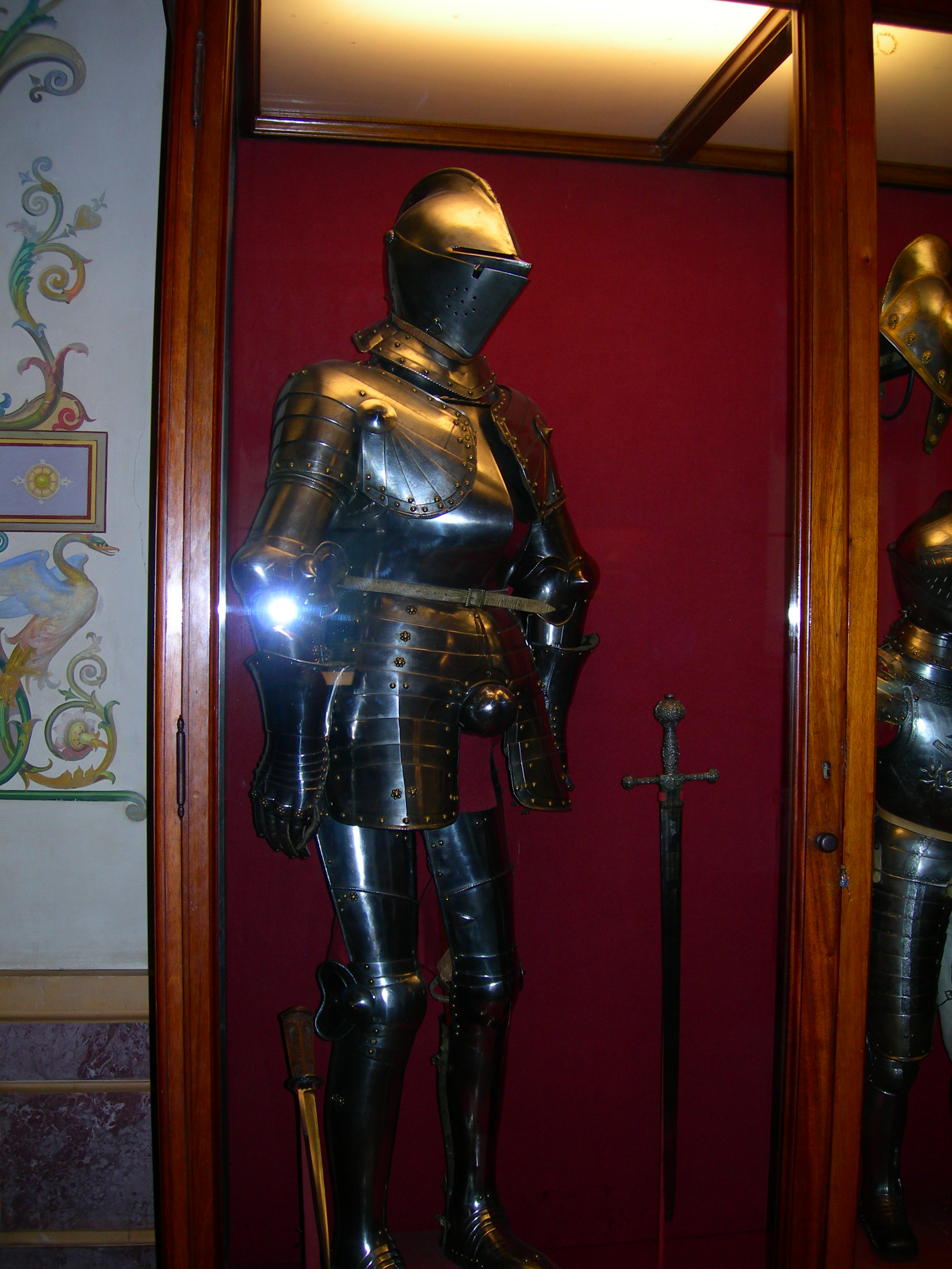 Экскурсия по Эрмитажу. Обратите внимание на металлический гульфик доспеха