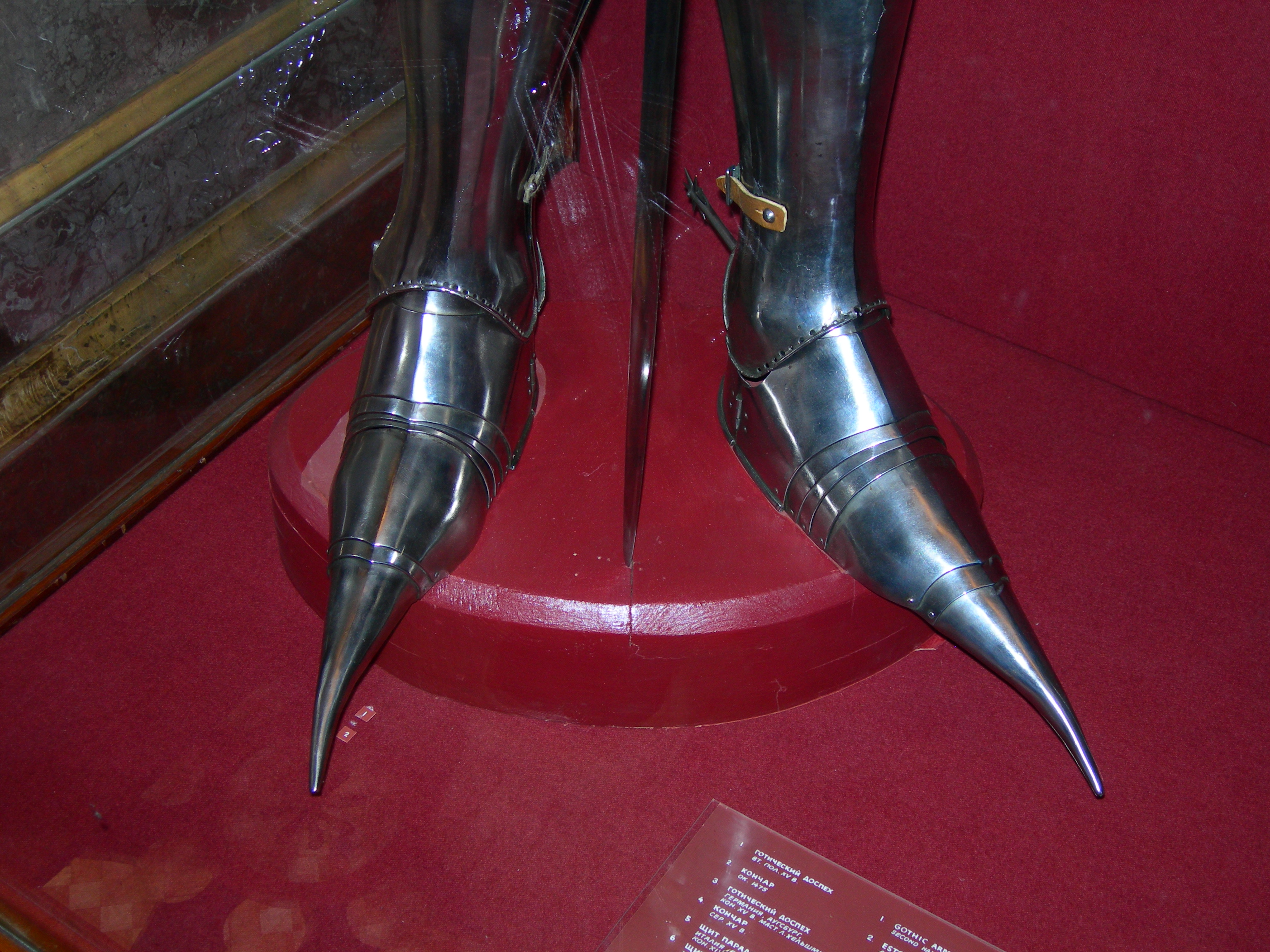 Экскурсия по Эрмитажу. Шузы рыцаря-модника