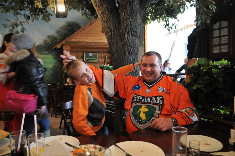 Dva oranzhevyh chyortika