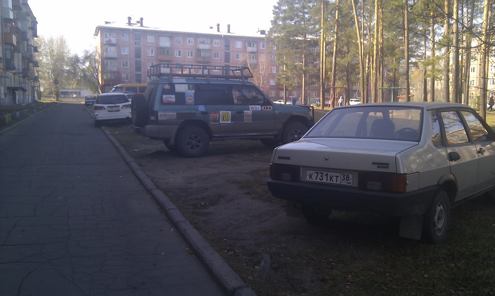 Авто на газонах)))))