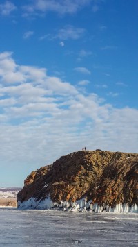 И взошла луна