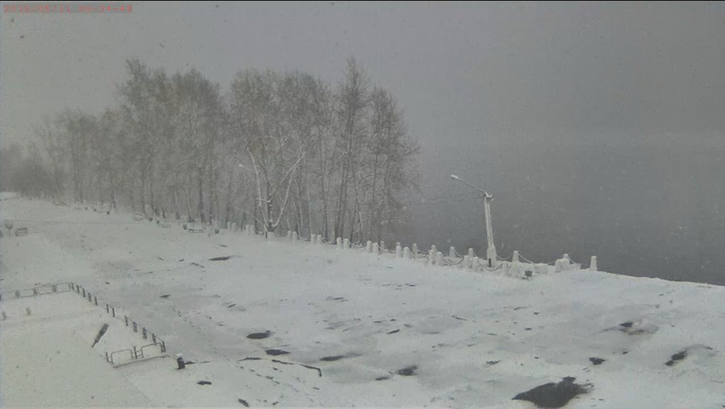 СНЕГ В УСТЬ-КУТЕ. 11.05.2016.