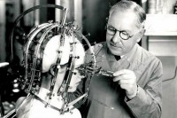 Изобретение небезызвестного Макса Фактора для точного перманентного татуажа