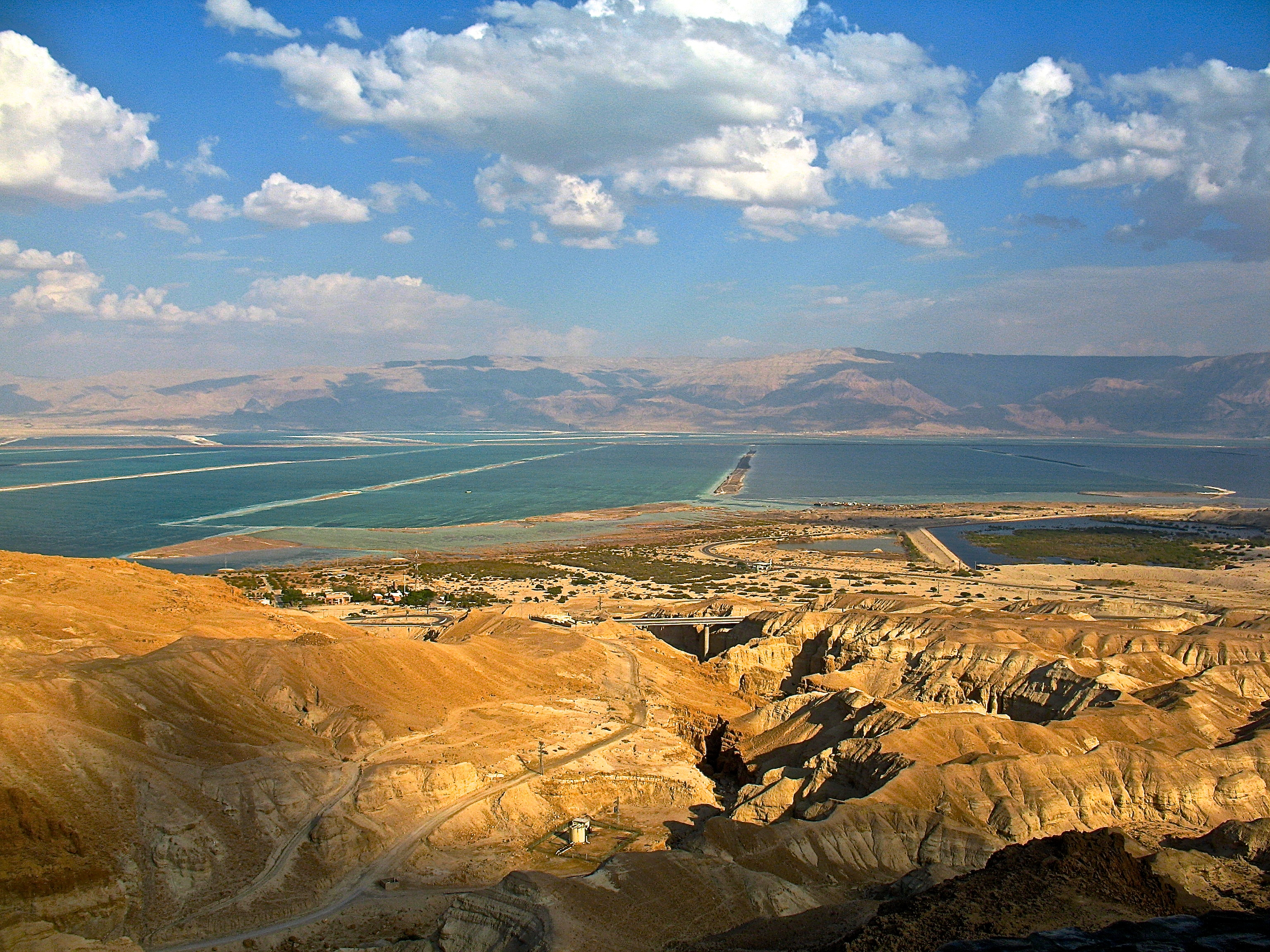 вид на Иорданию через Dead Sea