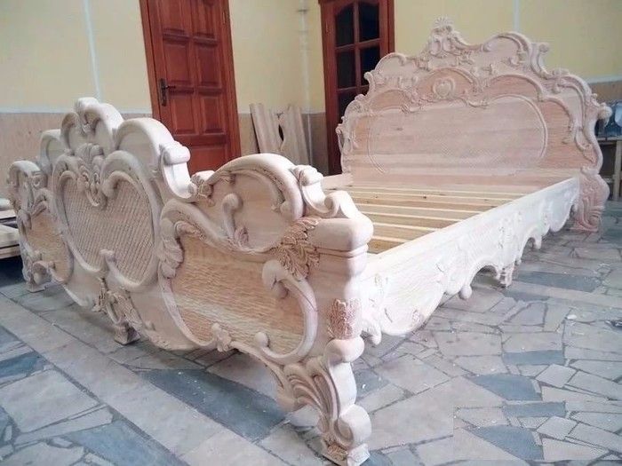 Резная кровать