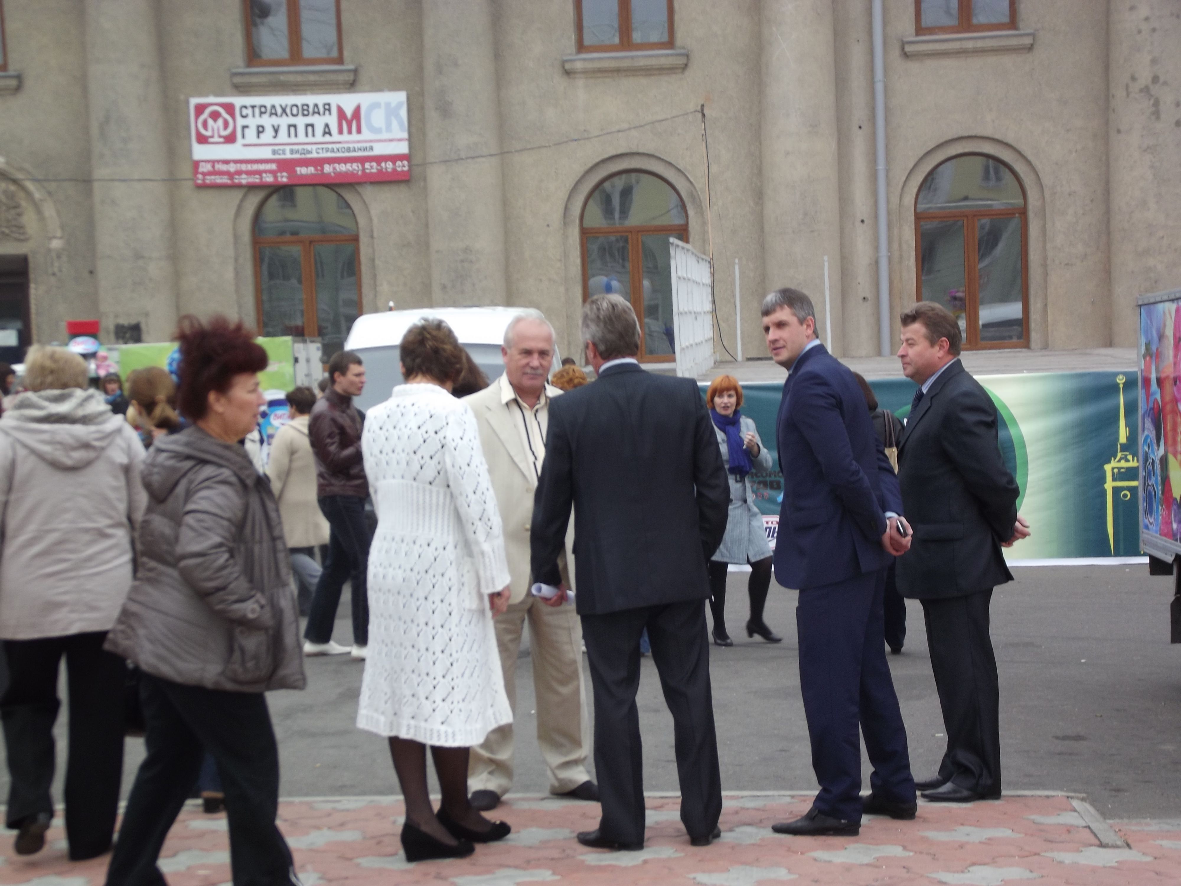 Осень. Кандидаты собираются в стаи