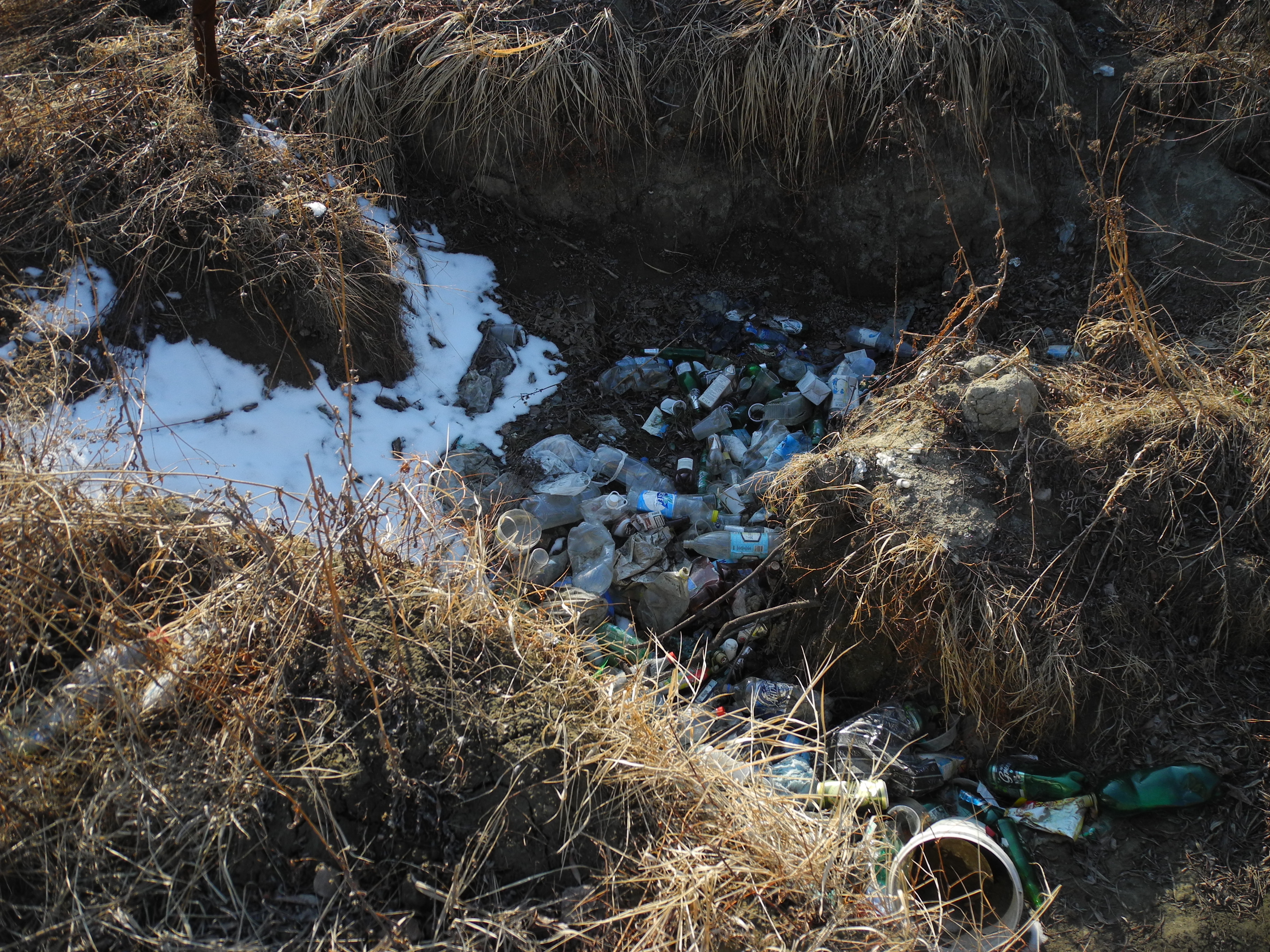 Место традиционного субботника ЖА - снег еще лежит..