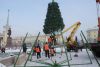 Сегодня на центральной площади города начался монтаж новогодней елки