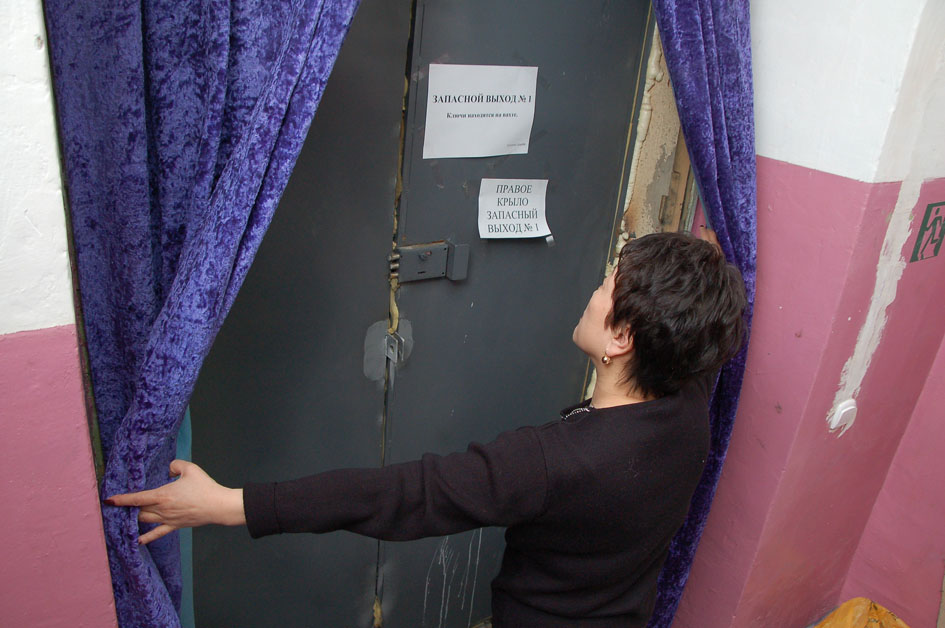 Теперь «Энергетик» может похвастаться чуть ли не единственными в городе запасными выходами без замков