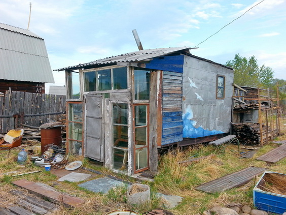 дачка хде-то в охуеевке))))