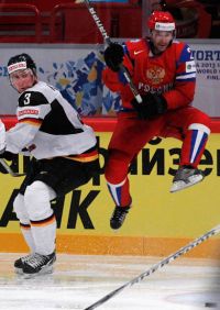 Нападающий сборной России, воспитанник ангарского хоккея, Александр Попов