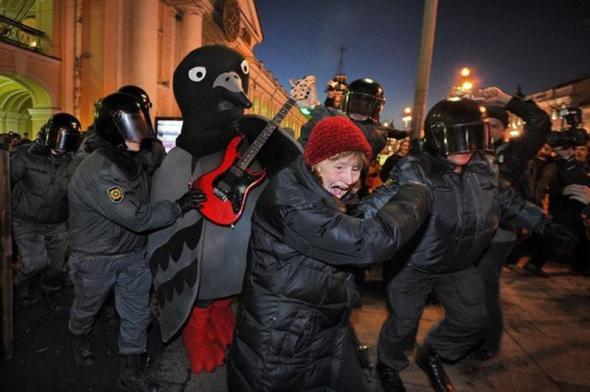 Арест птицы с гитарой...