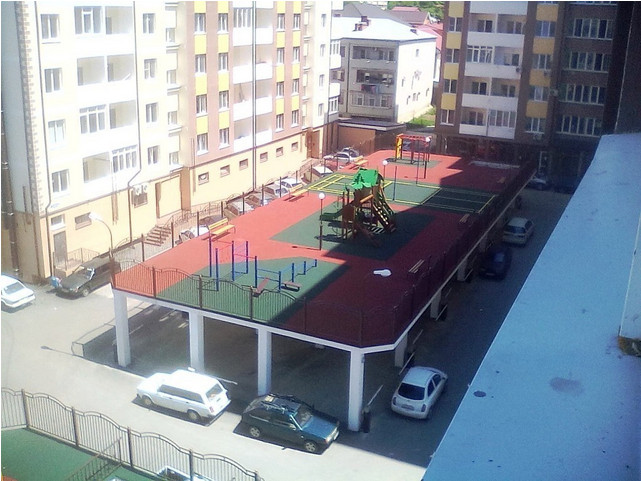 Неплохой вариант для дворов где мало места для парковки и для игровых площадок)))