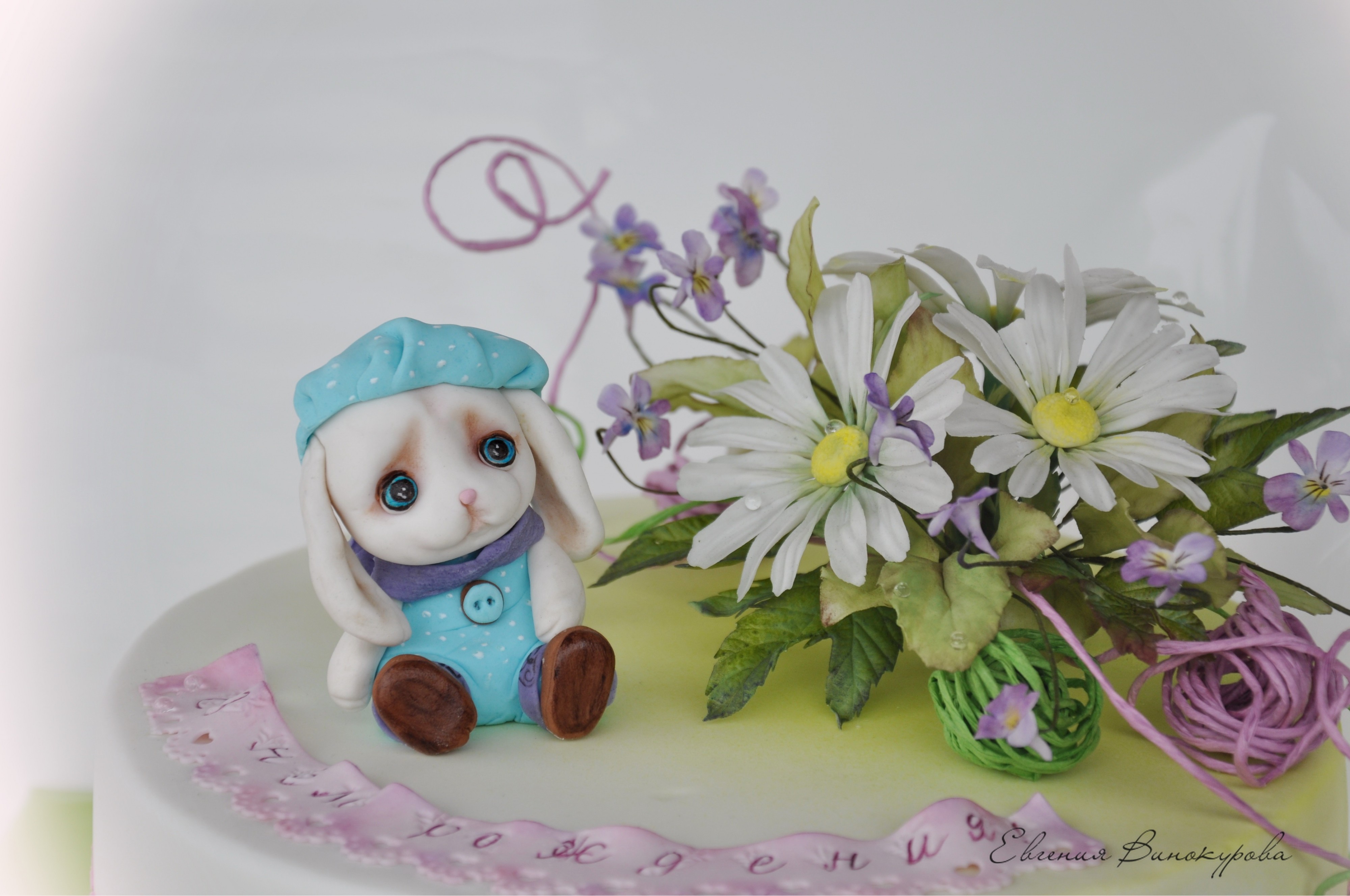 Зайка с ромашками