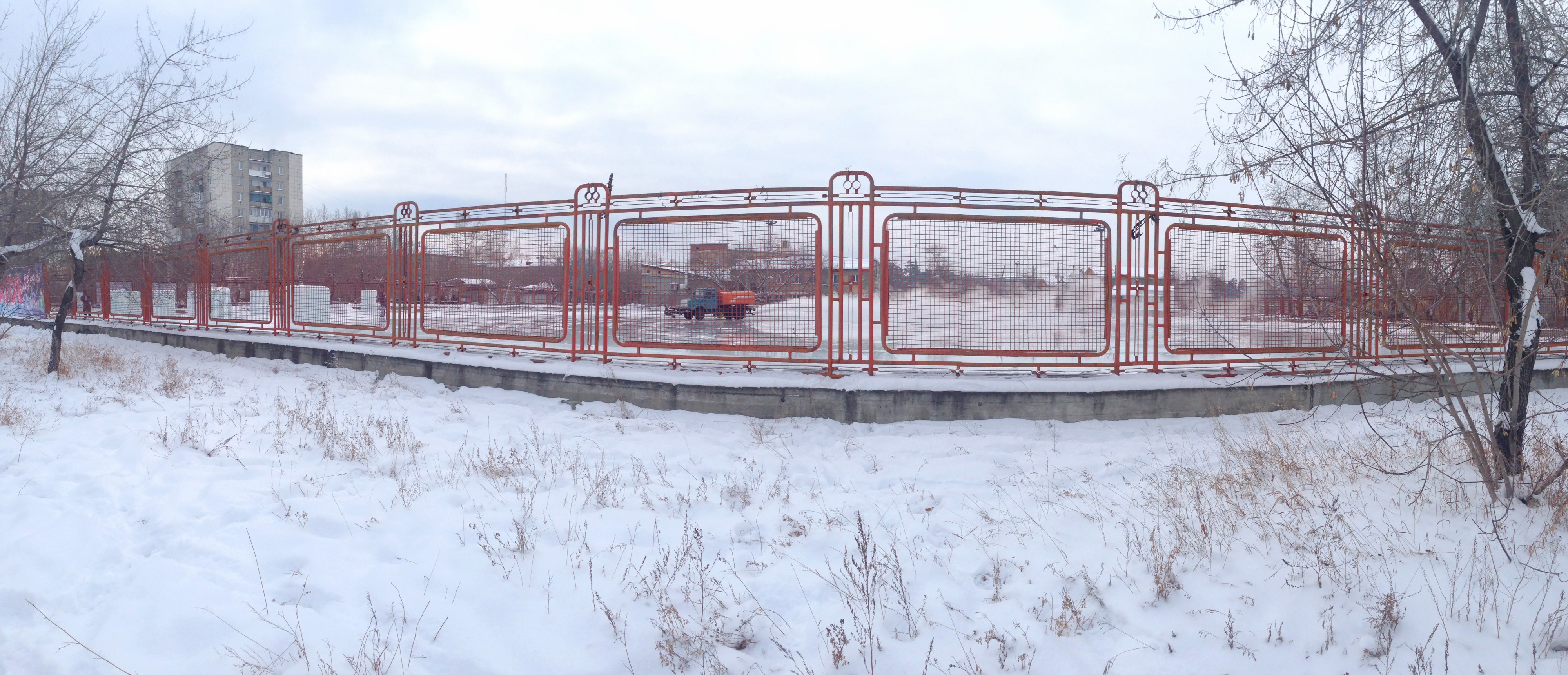 Бывшая автостоянка